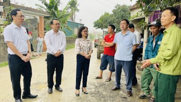 Người dân xã Quỳnh Vinh, thị xã Hoàng Mai mòn mỏi chờ đợi hơn 200 mét đường giao thông đi xã Tân Thắng, huyện Quỳnh Lưu được nâng cấp