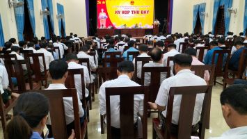 Phó Chủ tịch Thường trực HĐND tỉnh Nguyễn Nam Đình dự Kỳ họp thứ 7 HĐND huyện Thanh Chương khóa XX