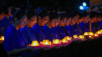 Lễ thắp nến tri ân tại Nghĩa trang Liệt sĩ quốc tế Việt - Lào