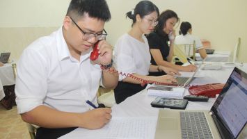 38 cử tri kiến nghị, phản ánh qua đường dây điện thoại trực tuyến tại phiên thảo luận Tổ và thảo luận hội trường kỳ họp thứ 14