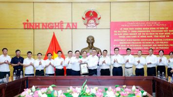 Nghệ An trao giấy chứng nhận đăng ký đầu tư dự án FDI 165 triệu USD