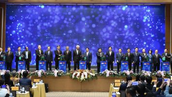 Thủ tướng Chính phủ Phạm Minh Chính và Thủ tướng Singapore Lý Hiển Long ấn nút khởi công VSIP Nghệ An II