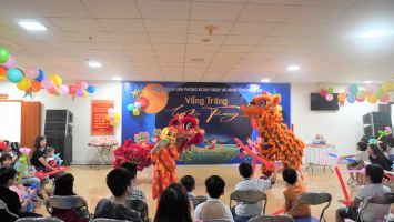 Công đoàn Văn phòng Đoàn ĐBQH và HĐND tỉnh tổ chương trình vui Tết Trung thu cho các cháu thiếu nhi