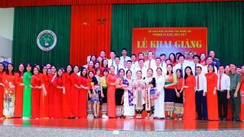 Bí thư Tỉnh ủy Thái Thanh Quý dự Lễ khai giảng năm học mới tại Trường PT DTNT THPT số 2 Nghệ An