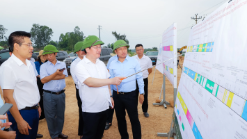 Chủ tịch UBND tỉnh Nghệ An kiểm tra tiến độ thực hiện dự án Đường ven biển