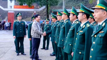 Chủ tịch nước Võ Văn Thưởng thăm, tặng quà, chúc Tết cán bộ, chiến sĩ Đồn Biên phòng Cửa khẩu Thanh Thủy, Nghệ An