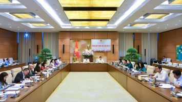 Hội đồng Dân tộc thảo luận dự thảo Báo cáo giám sát chuyên đề về chính sách, pháp luật về công tác cán bộ dân tộc thiểu số giai đoạn 2016-2023