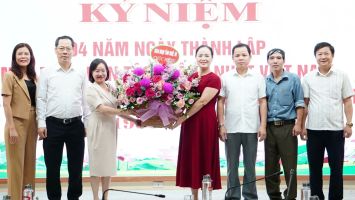 Đoàn Đại biểu Quốc hội tỉnh chúc mừng Ngày truyền thống MTTQ Việt Nam và Ngày Nhà giáo Việt Nam