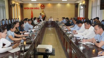 Đoàn giám sát HĐND huyện Con Cuông làm việc với UBND huyện về thực hiện vốn sự nghiệp Chương trình mục tiêu quốc gia phát triển kinh tế - xã hội vùng đồng bào dân tộc thiểu số và miền núi