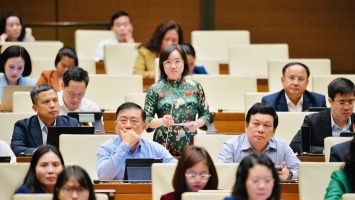 Đề xuất kéo dài tuổi phục vụ tại ngũ của sĩ quan: Cần phân cấp cho Chính phủ hoặc Bộ Quốc phòng