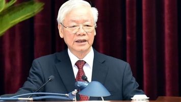 Tự hào và tin tưởng dưới lá cờ vẻ vang của Đảng, quyết tâm xây dựng một nước Việt Nam ngày càng giàu mạnh, văn minh, văn hiến và anh hùng