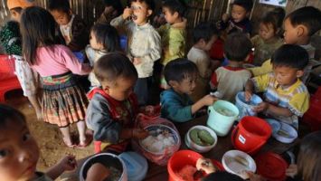 Sở Giáo dục và Đào tạo trả lời cử tri Nguyễn Thị Hà, Hiệu trưởng Trường Mầm non xã Lạng Khê, huyện Con Cuông về hỗ trợ tiền ăn cho trẻ mầm non và hỗ trợ tiền trực trưa cho giáo viên