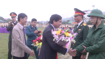 Phó Chủ tịch HĐND tỉnh Nguyễn Như Khôi dự lễ giao, nhận quân tại huyện Quế Phong