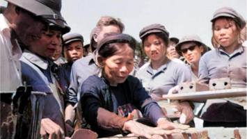 Mẹ Việt Nam Anh hùng Đinh Thị Định và bức ảnh lịch sử