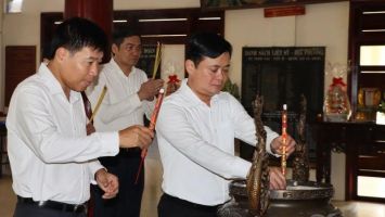 Đoàn công tác tỉnh Nghệ An dâng hương tưởng niệm tại các di tích lịch sử ở Bình Phước