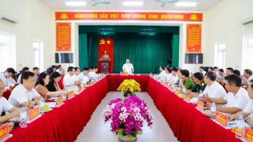 Chủ tịch UBND tỉnh Nghệ An chỉ rõ hướng ưu tiên phát triển của huyện Hưng Nguyên