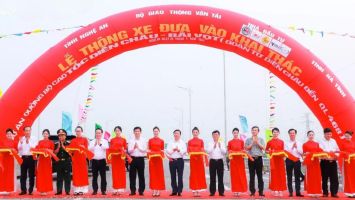 Chính thức thông tuyến đường bộ cao tốc Bắc-Nam từ Hà Nội về TP Vinh
