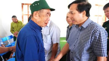 Phó Chủ tịch HĐND tỉnh Nguyễn Như Khôi dự sinh hoạt Chi bộ bản Pục, xã Nậm Giải, huyện Quế Phong