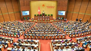 Quốc hội xem xét, thảo luận kỹ lưỡng để việc quyết định công tác nhân sự bảo đảm chặt chẽ, đúng quy định, đạt sự đồng thuận, thống nhất cao