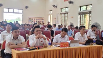 Bí thư Thị ủy, Chủ tịch HĐND thị xã và các đại biểu HĐND thị xã Hoàng Mai tiếp xúc với cử tri xã Quỳnh Lộc