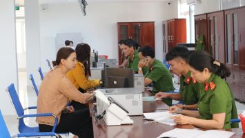 Sở Thông tin và Truyền thông trả lời cử tri phường Cửa Nam, thành phố Vinh về triển khai đồng bộ các ứng dụng công nghệ thông tin