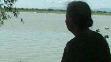 “Gọi cho mẹ tuần một lần cũng được…”