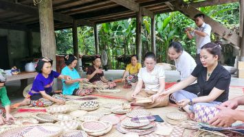 Ban Dân tộc HĐND huyện Con Cuông: Cần tiếp tục quan tâm việc bảo tồn, phát huy nét đẹp văn hoá truyền thống của các dân tộc thiểu số
