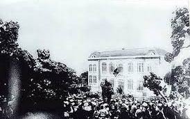 VỀ MỘT BỨC HÌNH ĐƯỢC CHO LÀ  “ẢNH TƯ LIỆU” VỀ CÁCH MẠNG THÁNG 8 Ở VINH