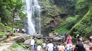 Ủy ban nhân dân tỉnh trả lời cử tri Nguyễn Công Ngũ, bản Trung Chính, xã Yên Khê, huyện Con Cuông về miễn phí vé cho người dân vùng lân cận khu vực Thác Kèm