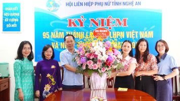 Đoàn đại biểu Quốc hội và Thường trực HĐND tỉnh chúc mừng Hội Liên hiệp Phụ nữ tỉnh nhân dịp 20/10