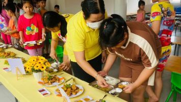 Từ gian hàng OCOP đến bữa ăn học đường