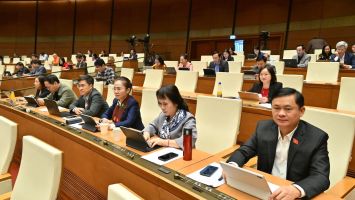 Đại biểu Quốc hội đoàn Nghệ An thảo luận về cơ chế, chính sách phát triển năng lượng và Luật Tòa án chuyên biệt