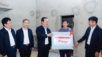 Bí thư Tỉnh ủy Nghệ An kiểm tra tiến độ xây dựng, sửa chữa nhà ở cho người có công, hộ nghèo tại huyện Quỳ Châu