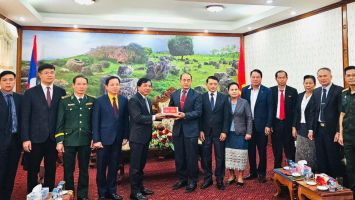 Lãnh đạo tỉnh Nghệ An thăm và chúc Tết Bunpimay tại tỉnh Xiêng Khoảng (Lào)