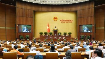 Quốc hội thảo luận ở hội trường về sửa đổi Hiến pháp năm 2013