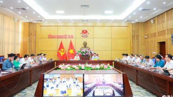 Thủ tướng: Không để chuyển đổi chính quyền địa phương ảnh hưởng đến xóa nhà tạm, dự án giao thông, giải ngân đầu tư công