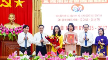 Chi bộ Hành chính - Tổ chức - Quản trị phát huy tinh thần đoàn kết, đổi mới, chuyên nghiệp