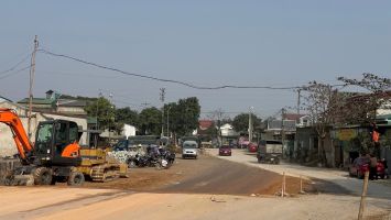 Quan tâm nâng cấp tu sửa đường Nguyễn Trường Tộ qua xóm 3,4,5 huyện Hưng Nguyên để Nhân dân đi lại.