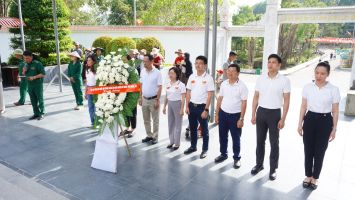 Chi bộ Công tác Quốc hội sinh hoạt chuyên đề về nguồn tại Khu di tích Ngã ba Đồng Lộc và Khu di tích Hải Thượng Lãn Ông