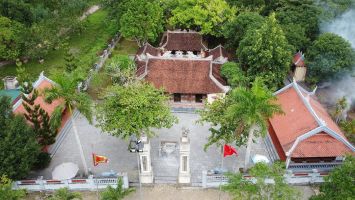 MAI HẮC ĐẾ VÀ GÁNH SƠN HÀ BÊN DÒNG SÔNG LAM