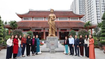 Đoàn đại biểu Quốc hội tỉnh Quảng Ngãi dâng hoa, dâng hương tưởng niệm đồng chí Nguyễn Thị Minh Khai