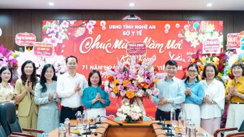 Đoàn ĐBQH tỉnh Nghệ An chúc mừng Sở Y tế nhân Ngày Thầy thuốc Việt Nam