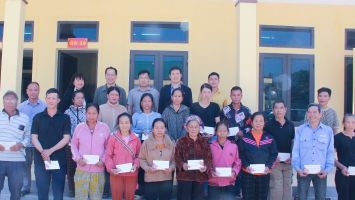 Đại biểu Quốc hội trao quà Tết cho người dân 6 xã: Chiêu Lưu, Tam Quang, Châu Khê, Nhân Hòa , Văn Hiến và Đại Đồng