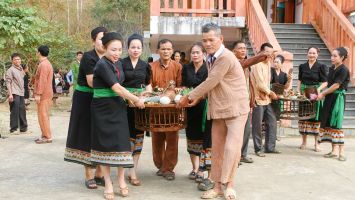 Chăm phtrơng – Tờ lịch bằng âm thanh hay một tiếng sấm hiền