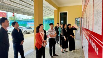 Đồng chí Thái Thị An Chung, Ủy viên BCH Đảng bộ tỉnh, Phó Trưởng Đoàn đại biểu Quốc hội tỉnh dự họp Ban Thường vụ Đảng ủy xã Giai Xuân.