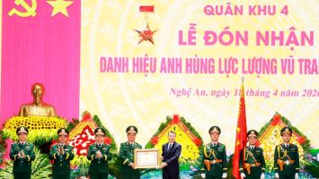 Thủ tướng Chính phủ Lê Minh Hưng trao tặng danh hiệu Anh hùng lực lượng vũ trang nhân dân cho Quân khu 4