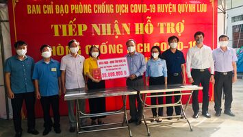 Đoàn công tác của Thường trực HĐND tỉnh và Đoàn ĐBQH tỉnh thăm, tặng quà lực lượng phòng chống dịch Covid-19 tại huyện Quỳnh Lưu
