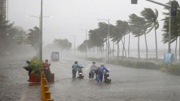 Bão số 8 cường độ mạnh đang vào Biển Đông, người dân hạn chế về quê trong 10 ngày tới