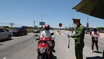 Quản lý, kiểm soát chặt chẽ công dân từ trong tỉnh, ngoại tỉnh đến, trở về thành phố Vinh