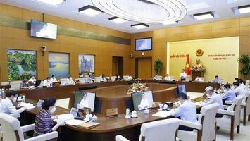 Phiên họp thứ 3 của Ủy ban Thường vụ Quốc hội xem xét miễn giảm thuế cho người dân khó khăn vì COVID-19